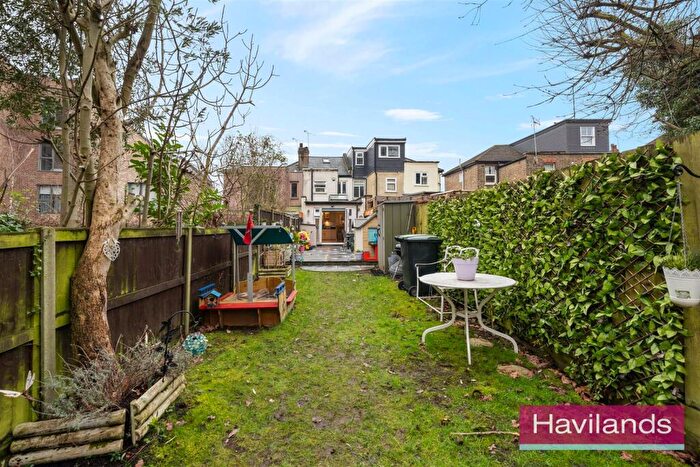 2 Bedroom Terraced House For Sale In Avenue Road, London, N14