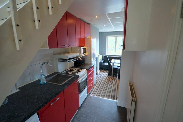 3 Bedroom Flat To Rent In Rainham Road South, Dagenham, RM10