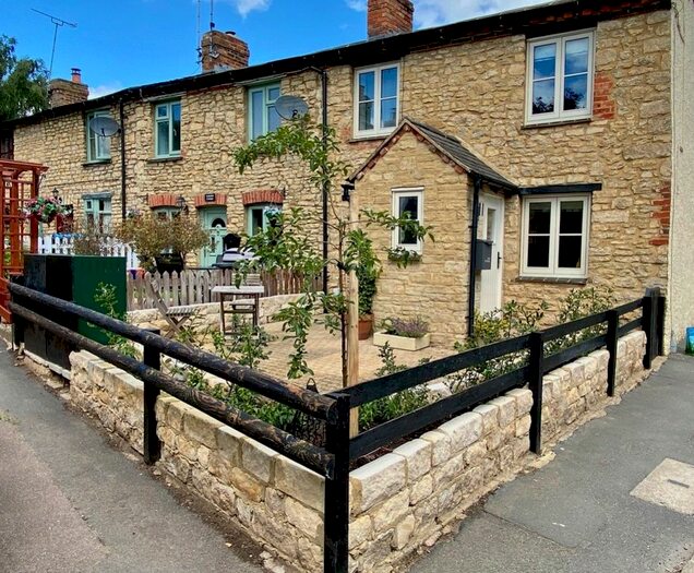 2 Bedroom Cottage To Rent In Bridge Street, Thornborough, Bucks, MK18