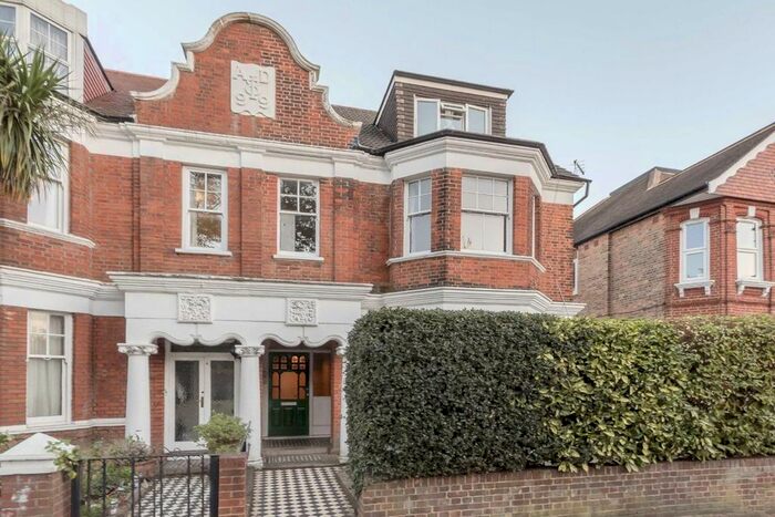 3 Bedroom Flat To Rent In Wolverton Gardens, London, W5