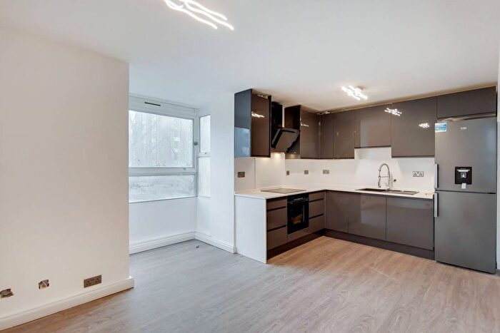 2 Bedroom Flat To Rent In Sullivan Close, Clapham Junction, London, SW11