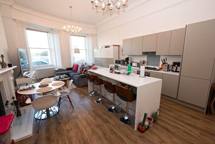 2 Bedroom Flat To Rent In Brunswick Square, Hove, East Sussex, BN3
