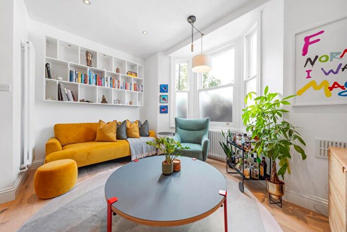 2 Bedroom Flat For Sale In Hinton Road, SE24
