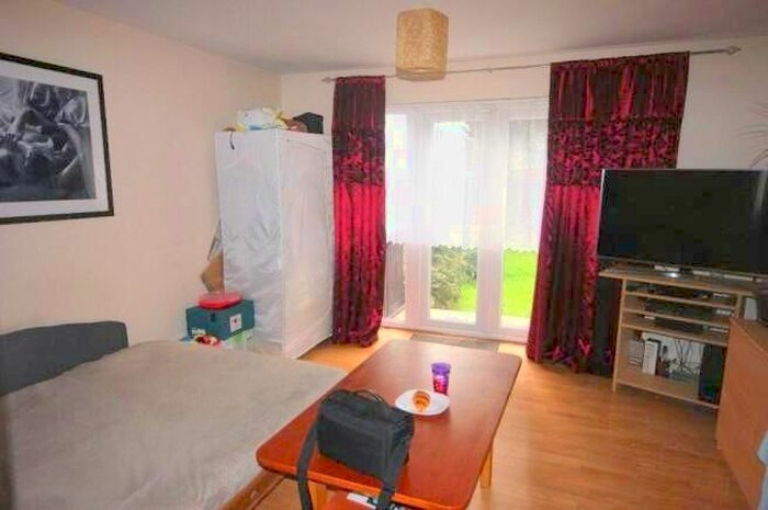 2 Bedroom Property To Rent In New North Road, Hainault, IG6