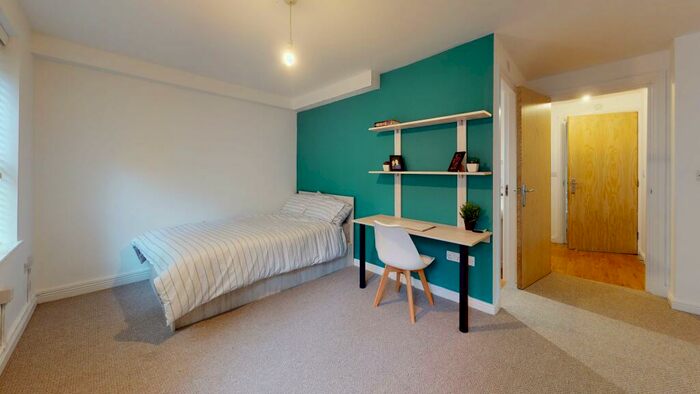 2 Bedroom Flat To Rent In The Grange, North Grange Mount, LS6