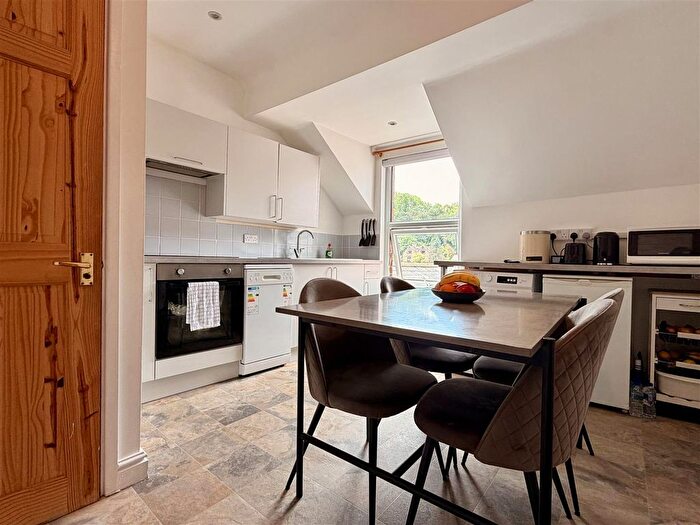 2 Bedroom Flat To Rent In Haddon Road, Bakewell, DE45
