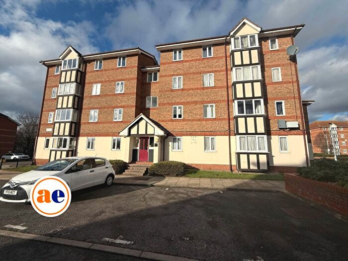 2 Bedroom Flat For Sale In Chandlers Drive, Erith, DA8