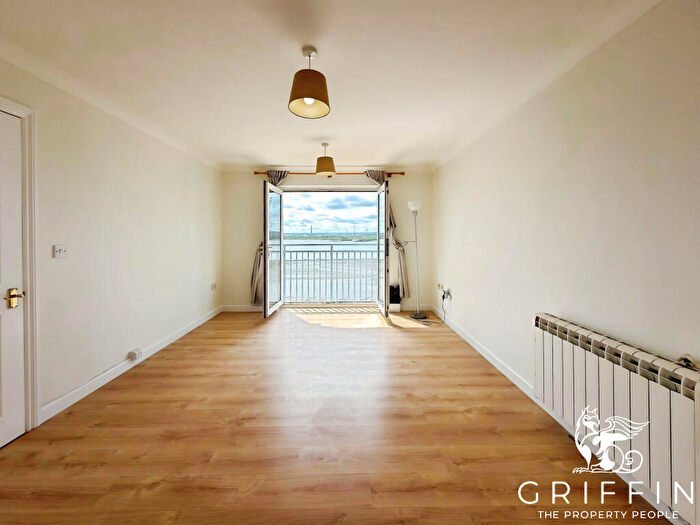 2 Bedroom Flat To Rent In Worthing Close, Grays, RM17