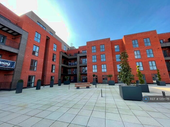 2 Bedroom Flat To Rent In Renaissance Estate, Reading, RG30