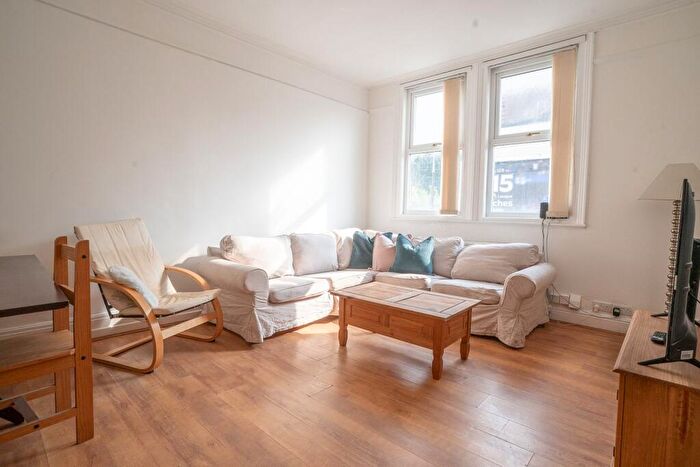 5 Bedroom Flat To Rent In Bedroom House, Nicander Road, L18