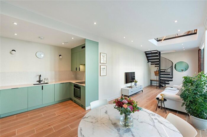 2 Bedroom Flat For Sale In Poole Street, London, N1