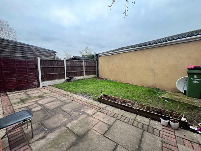 1 Bedroom Semi Detached House For Sale In Holden Close, Dagenham, RM8