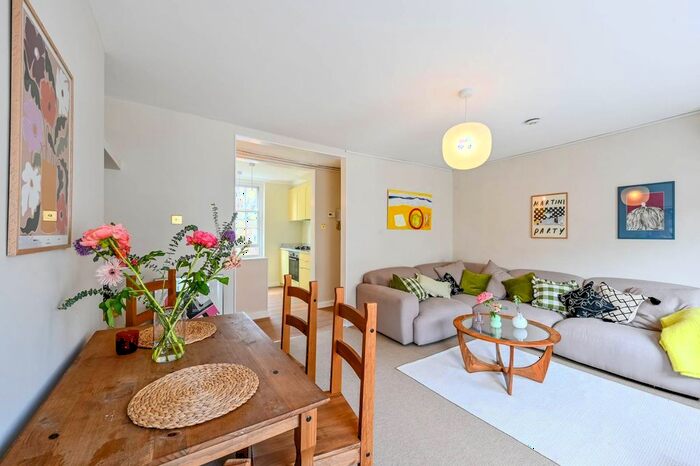 2 Bedroom Flat To Rent In Sekforde Street, Islington, London, EC1R