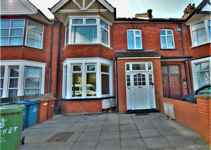 4 Bedroom Maisonette To Rent In Locket Road, Harrow, HA3