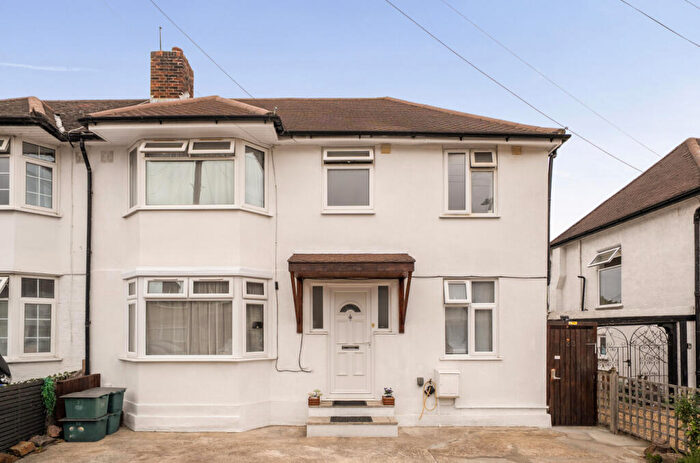 5 Bedroom End Of Terrace House For Sale In Worcester Close, Mitcham, CR4