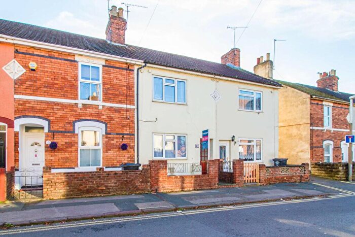 2 Bedroom Terraced House To Rent In Redcliffe Street, Swindon, Wiltshire, SN2