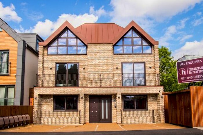 2 Bedroom Flat To Rent In The Grove, London, NW11