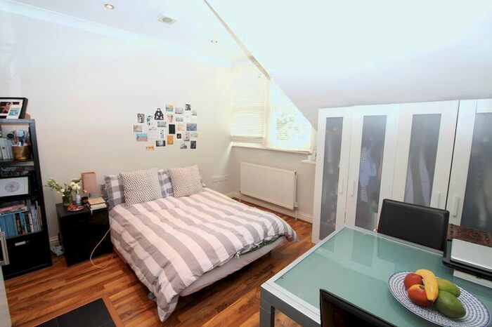 Studio To Rent In Queens Avenue, Muswell Hill N10