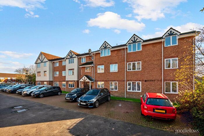 1 Bedroom Apartment To Rent In Heathfield Drive, Mitcham, Surrey, CR4