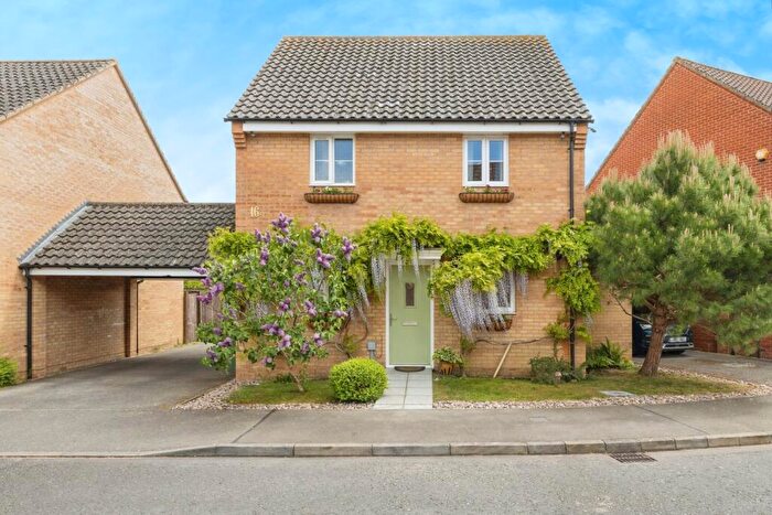 3 Bedroom Link Detached House For Sale In Fortress Road, Carbrooke, Norfolk, IP25