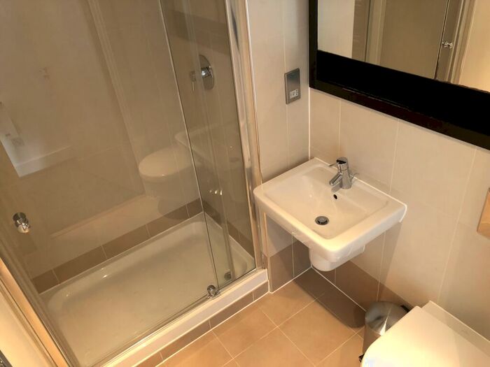 2 Bedroom Apartment To Rent In La Salle Leeds Dock City Centre, LS10