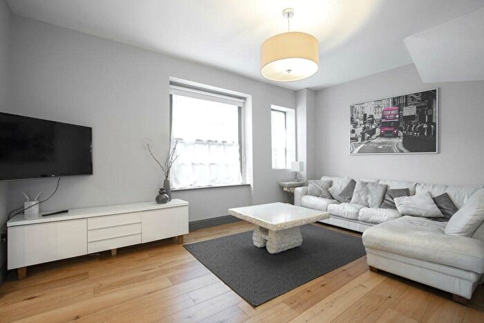 1 Bedroom Flat To Rent In Southgate Road, Islington, London, N1