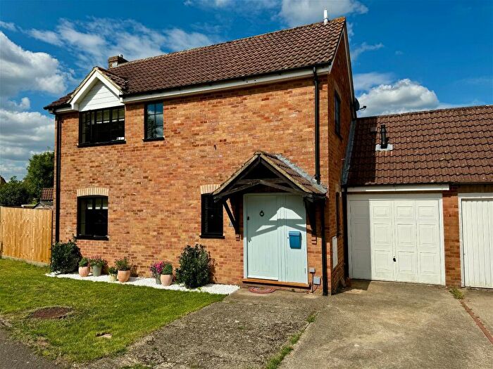 3 Bedroom Detached House For Sale In Fokerham Road, Thatcham, Berkshire, RG19