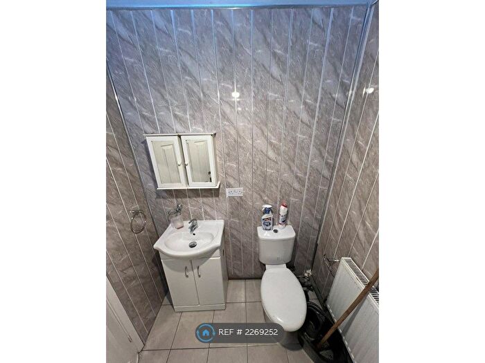 3 Bedroom Maisonette To Rent In Travellers Way, Hounslow, TW4