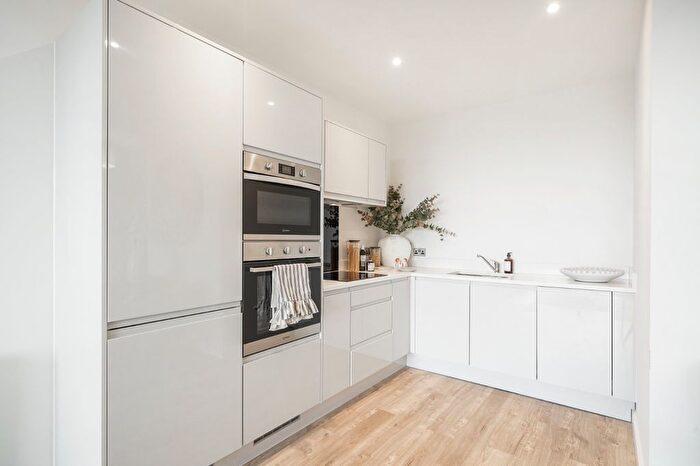 1 Bedroom Flat To Rent In Elmsleigh Road, Staines-Upon-Thames, TW18