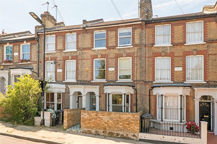 4 Bedroom Terraced House For Sale In Glyn Road, London, E5