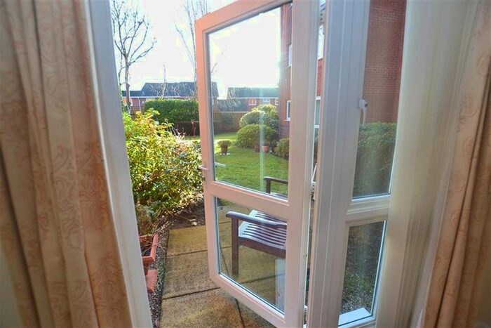 1 Bedroom Flat For Sale In Lovell Court, Parkway, Holmes Chapel, CW4