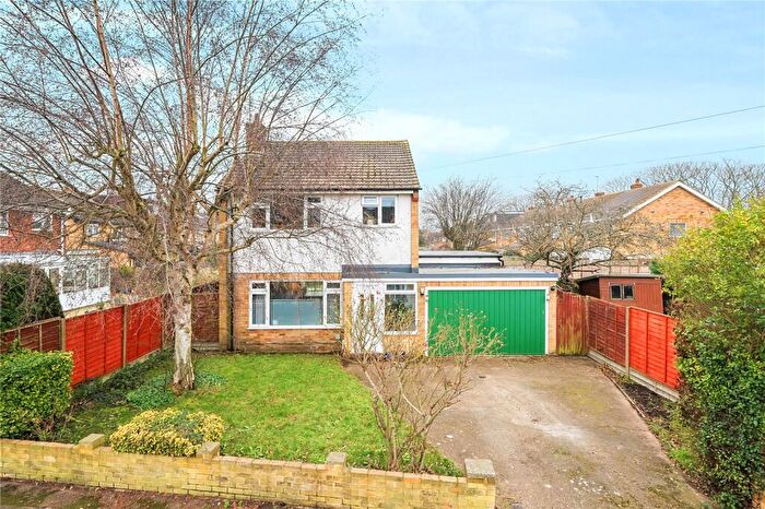 3 Bedroom Detached House For Sale In Hurtwood Road, Walton-On-Thames, KT12