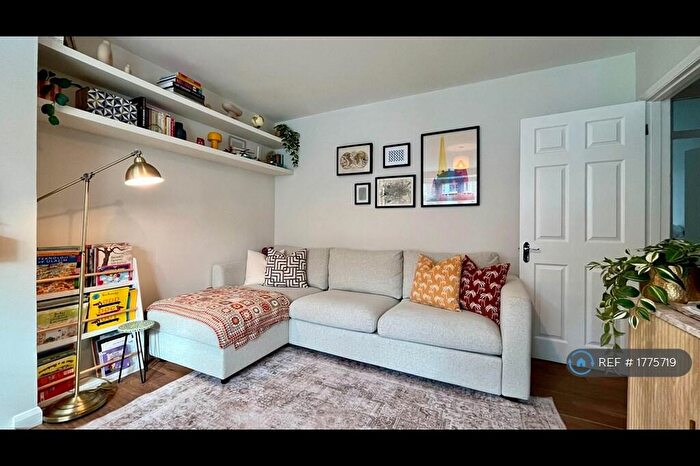 2 Bedroom Flat To Rent In Barnes, London, SW13