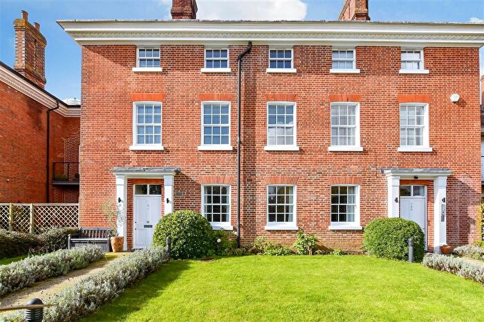 2 Bedroom Maisonette For Sale In Nizels Lane, Hildenborough, Tonbridge, Kent, TN11