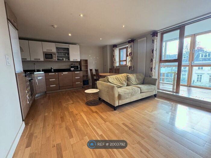 2 Bedroom Flat To Rent In Blue Building, London, SE10