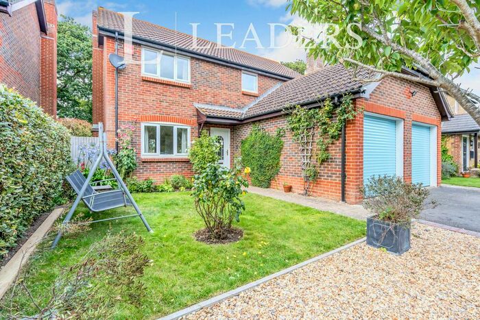 4 Bedroom Detached House To Rent In Bathurst Close, Hayling Island, PO11