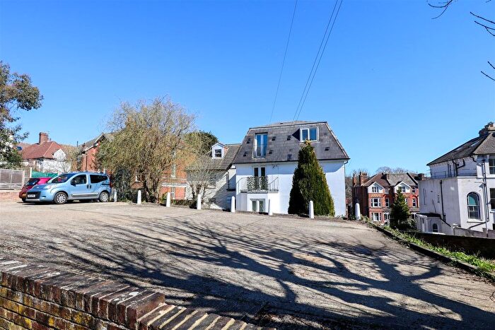 2 Bedroom Flat To Rent In Brittany Road, St. Leonards-On-Sea, TN38