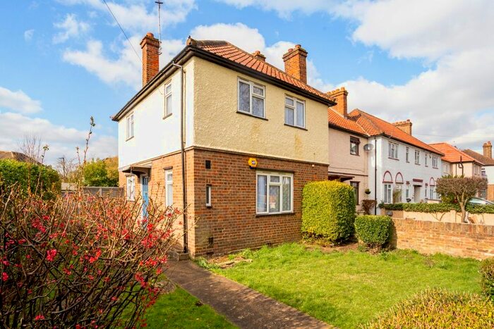 3 Bedroom End Of Terrace House To Rent In Twining Avenue, Twickenham, TW2