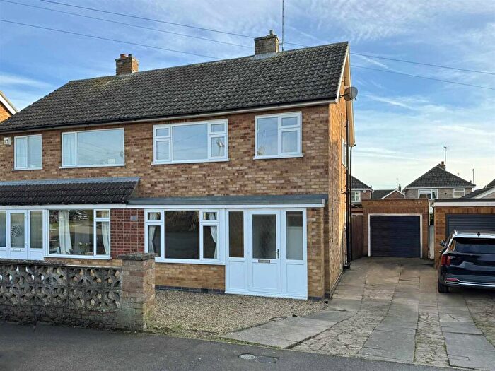 3 Bedroom Semi Detached House To Rent In Caledonian Road, Stamford, Lincolnshire, PE9