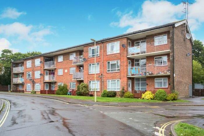 2 Bedroom Apartment To Rent In Padnell Avenue, PO8