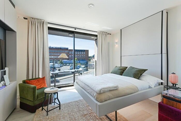 Studio To Rent In Poplar Walk, London, SE24