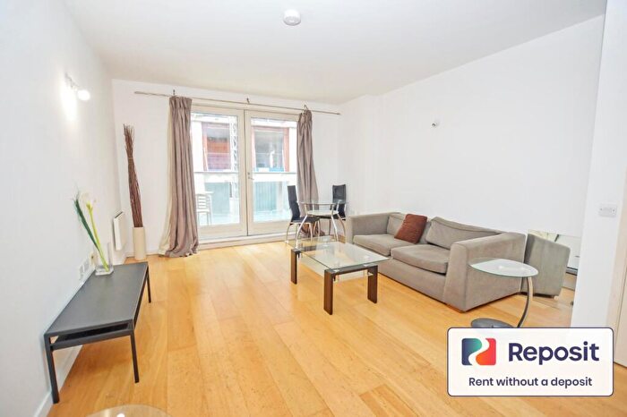 2 Bedroom Flat To Rent In Skyline Central, Goulden Street, Northern Quarter, Manchester, M4
