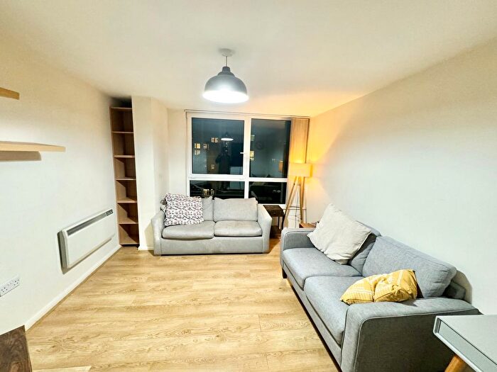 1 Bedroom Flat To Rent In St. George Wharf, London, SW8