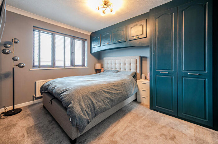 2 Bedroom Apartment For Sale In Westdown Gardens, Whipsnade Road, Dunstable, LU6