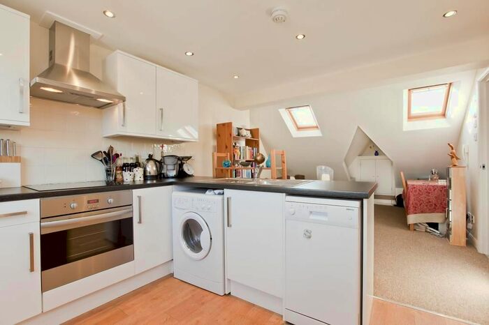 1 Bedroom Flat To Rent In Devonshire Road, London, N13