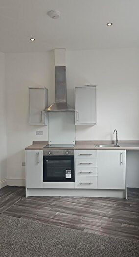 2 Bedroom Flat To Rent In George Street, Milnsbridge, Huddersfield, Kirklees, HD3