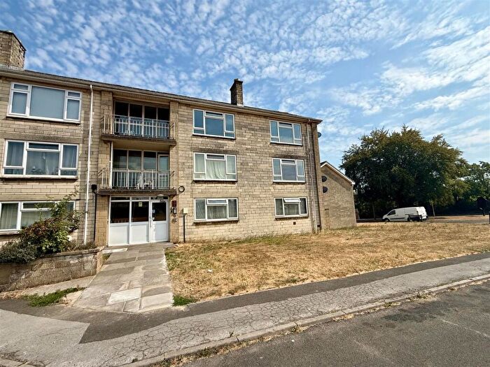 2 Bedroom Flat For Sale In Leylands Road, Corsham, SN13