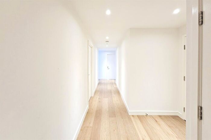 2 Bedroom Flat To Rent In Hampton Tower, E14