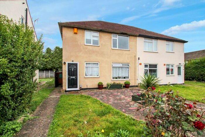 2 Bedroom Maisonette To Rent In Burr Close, Bexleyheath, DA7