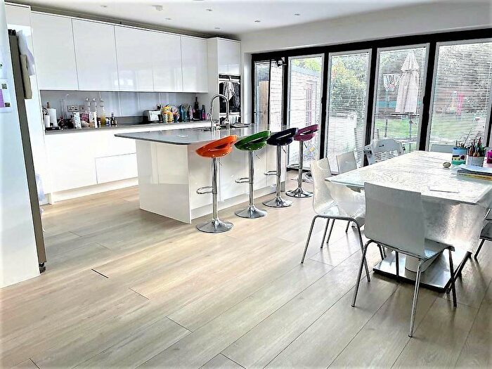 4 Bedroom House To Rent In Sefton Avenue, Mill Hill, NW7